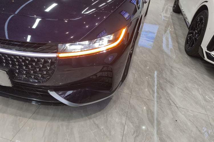 Used VOYAH PASSION 2024 PHEV Four-Wheel Drive Ultra-Long Range Flagship Model Left Front Headlight