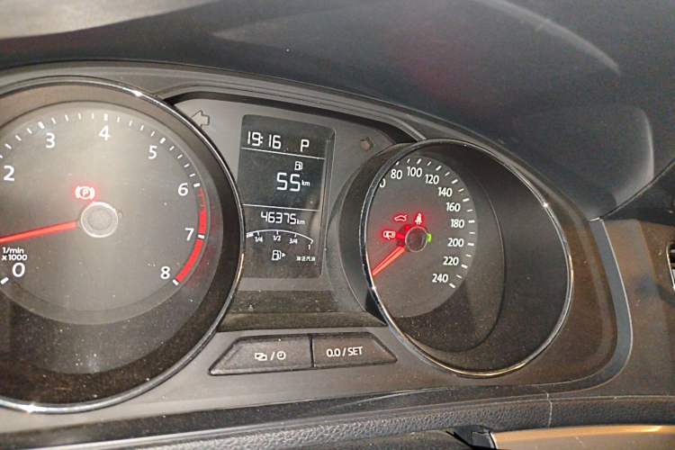 Used Volkswagen Lavida 2015 1.6L Automatic Comfort Edition Odometer Close Up