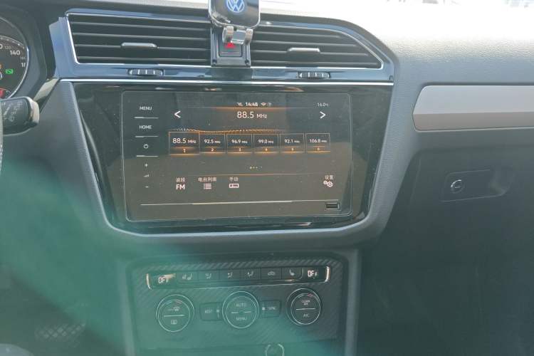 Used Volkswagen Tiguan L 2020 330TSI Automatic Two-Wheel Drive Smart Luxury Edition China VI Standard Audio And AC Panel