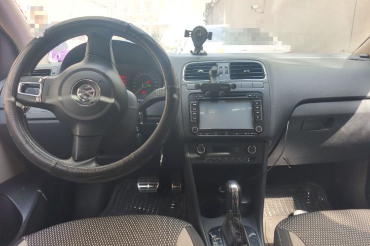 Used Volkswagen Polo 2012 1.6L Cross Polo Automatic Transmission Center Console