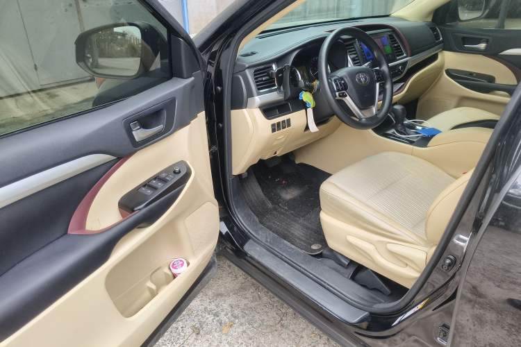 Used Toyota Highlander 2017 2.0T Two-Wheel Drive Elite Version 7 Seats