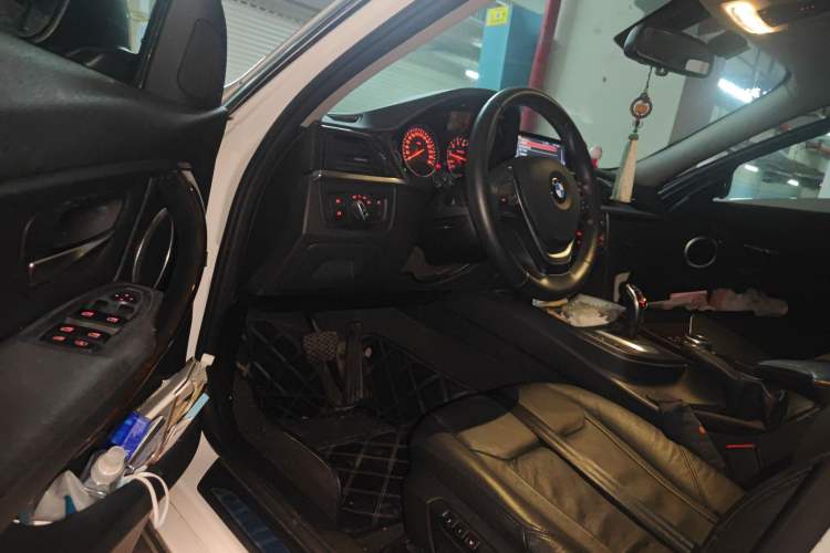 Used BMW 3 Series 2013 Facelift 320Li Fashion Design Package Driver Seat