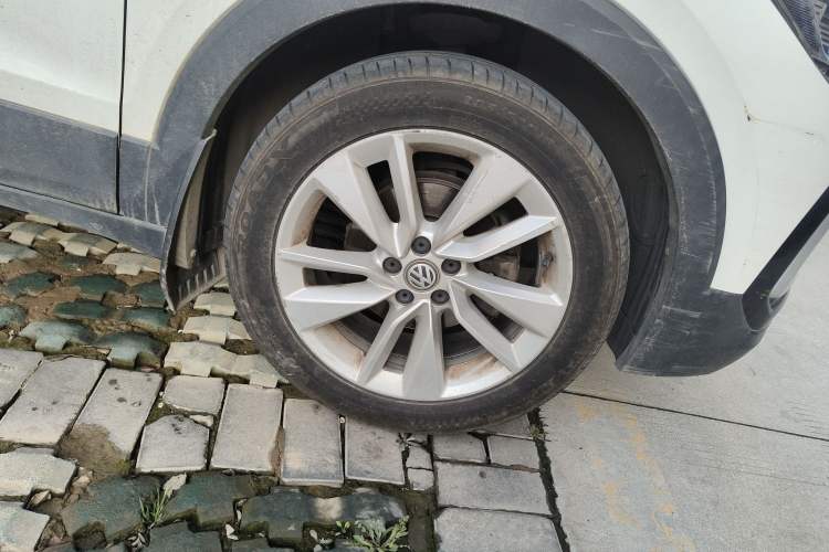 Used Volkswagen T-Cross 2020 280TSI DSG Comfort Edition Right Front Wheel Hub