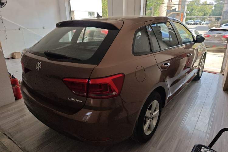 Used Volkswagen Gran Lavida 2015 1.6L Automatic Fashion Edition
