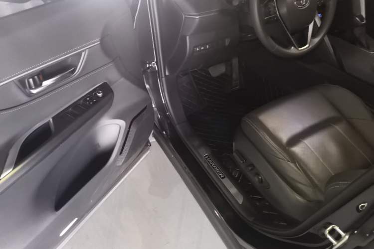 Used Toyota Harrier 2022 2.0L CVT Two-Wheel Drive Luxury Edition
