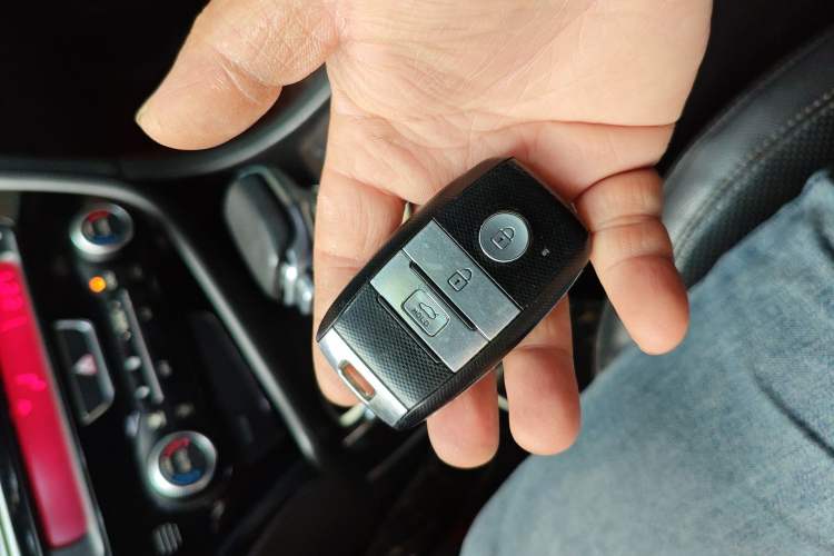 Used Kia K5 2015 2.0L Automatic LUX Vehicle Key