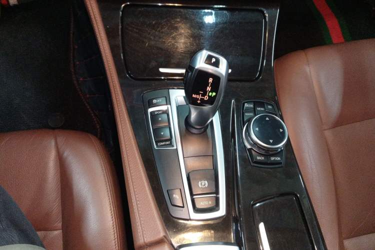 Used BMW 5 Series 2014 535Li Leading Model
