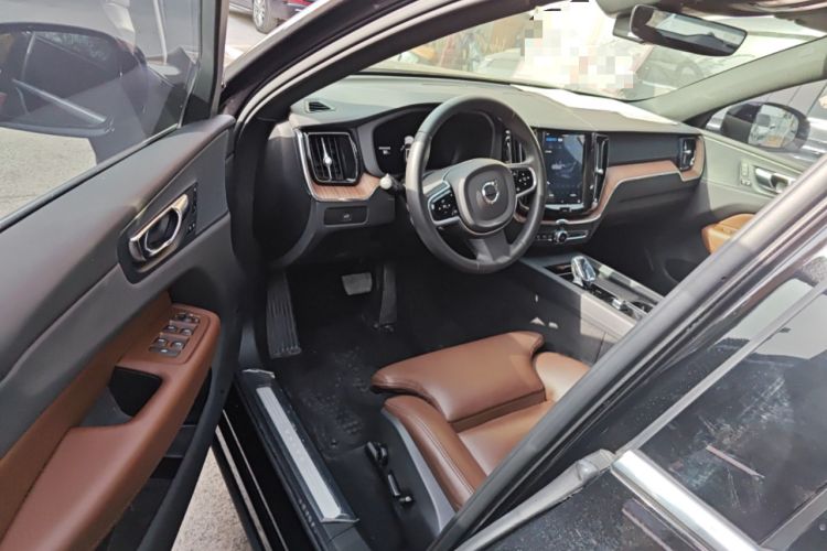 Used Volvo XC60 2024 B5 4x4 Smart Luxury Edition
