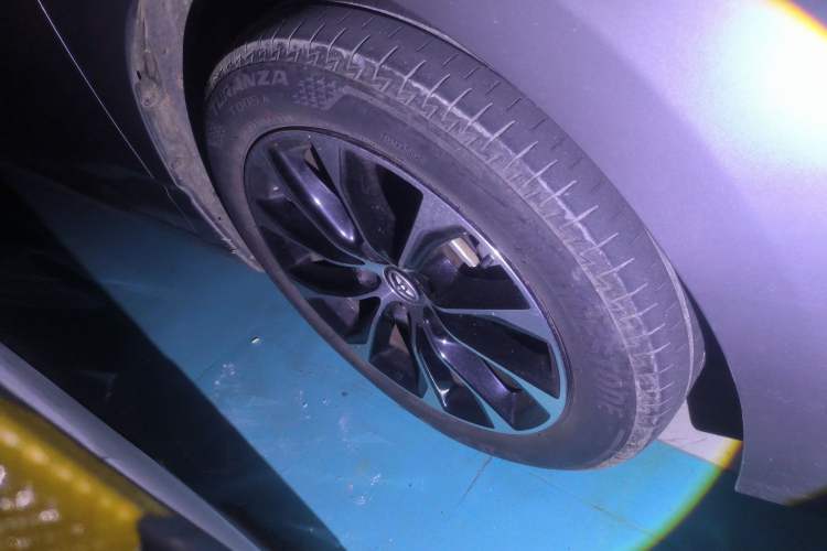 Used Toyota Avalon 2022 2.0L Ambition Edition Right Front Wheel Hub