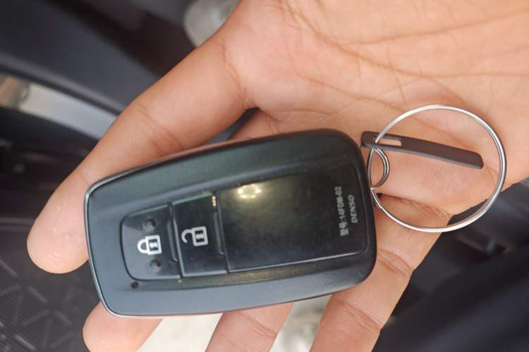 Used Toyota RAV4 2021 Dual-Engine 2.5L E-CVT Four-Wheel Drive Elite PLUS Edition Vehicle Key