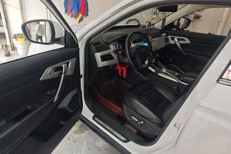 Used Geely Auto Emgrand X7 Sport 2018 1.8TD Automatic Two-Wheel Drive Smart Connect 4G Internet Edition Driver Seat