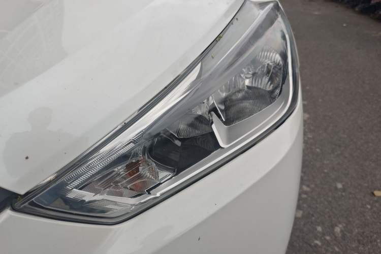 Used Nissan Kicks 2017 1.5L CVT Smart Drive Edition Left Front Headlight
