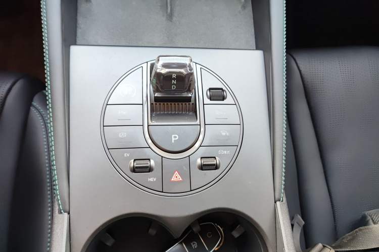 Used BYD Seal 06 New Energy 2025 DM-i Smart Drive 120KM Deluxe Model Gear Lever