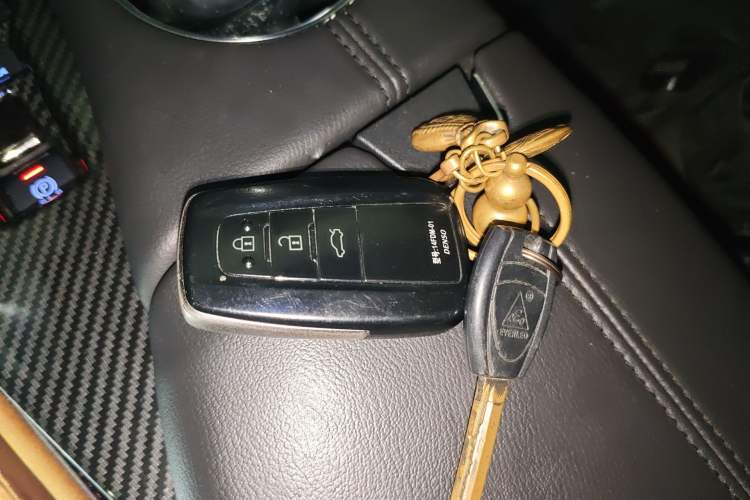 Used Toyota Avalon 2019 Dual-Engine 2.5L XLE Prestige Version China VI Standard Vehicle Key