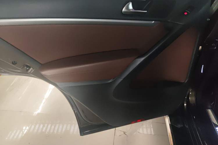 Used Volkswagen Tiguan L 2015 2.0 TSI Automatic All-Wheel Drive Luxury Edition