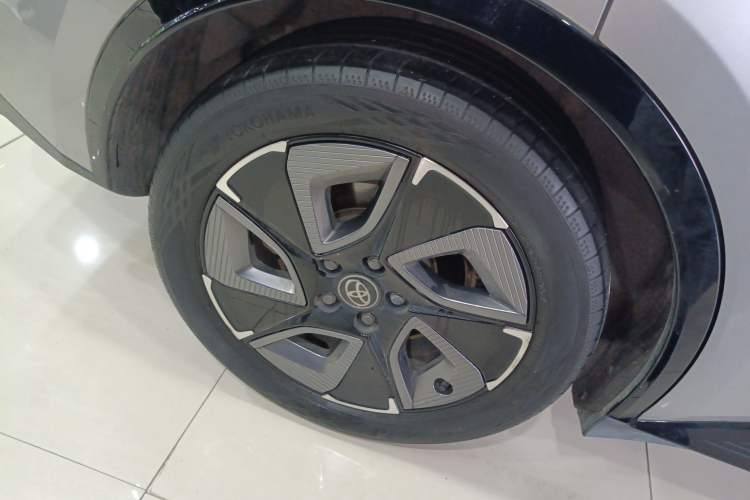 Used Toyota bZ3 2023 517 km Elite PRO Right Rear Wheel Hub