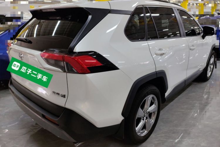 Used Toyota RAV4 2022 2.0L CVT Two-Wheel Drive Fashion Plus Edition Rear Right 45 Deg