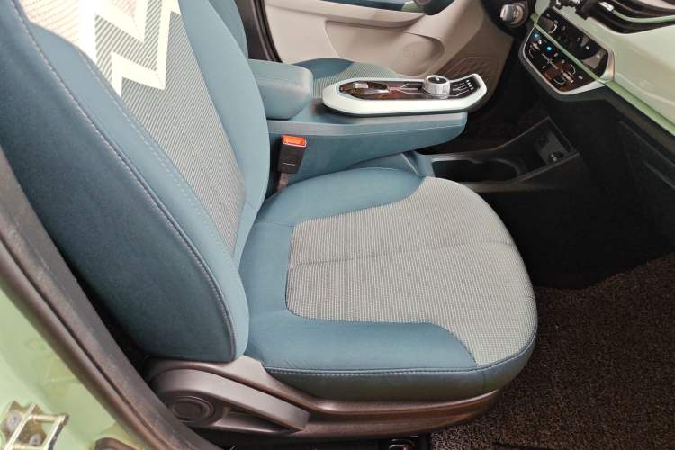 Used CHANGAN Benni E-Star 2022 National Edition Colorful Limited Edition (Fast-Charging Version) Lithium NMC Right Front Seat