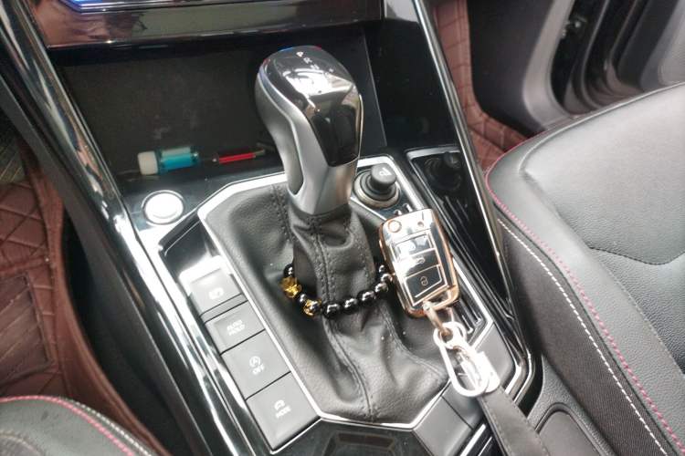 Used Volkswagen Tayron 2020 280TSI Two-Wheel Drive Luxury Connect Edition Gear Lever