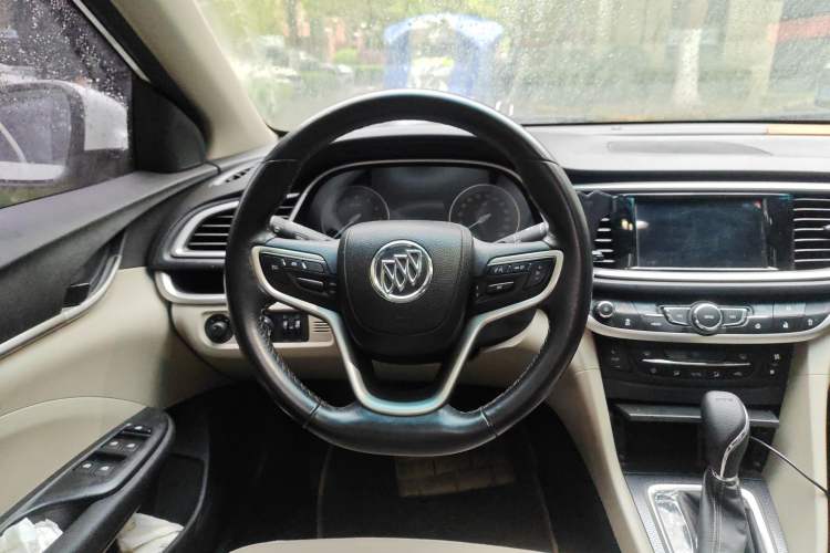 Used Buick GT 2019 15T Dual-Clutch Connected Elite Model China VI Steering Wheel