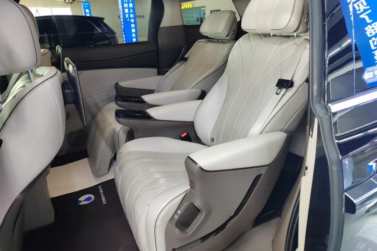 Used Denza D9 2022 DM-i 970 Four-Wheel Drive Prestige Model
