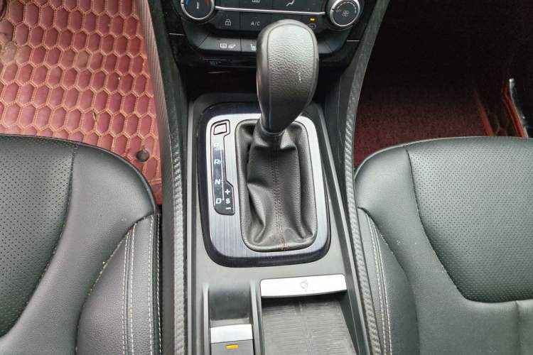 Used JMC Yusheng S330 2016 1.5L GTDi Automatic Two-Wheel Drive Prestige Edition
