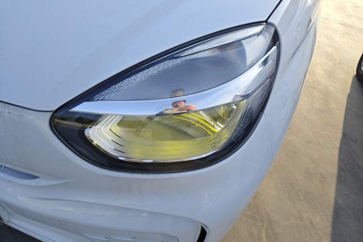 Used Roewe Clever 2021 302 km New Four-Seater Super-Efficient Version Left Front Headlight