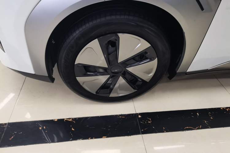 Used AION Y 2022 Plus 70 Enjoy Edition Left Front Wheel Hub