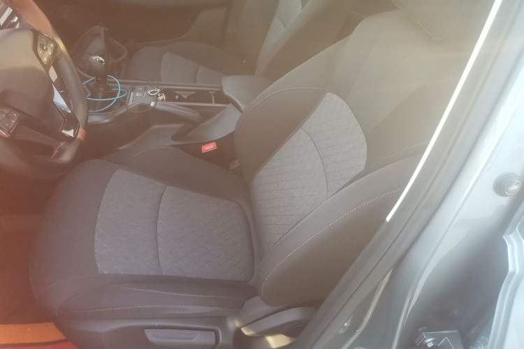 Used Roewe i5 2023 1.5L Manual Comfort Edition
