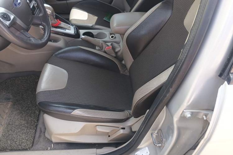 Used Ford Focus 2012 Sedan 1.6L Automatic Fashion Edition Left Front Seat