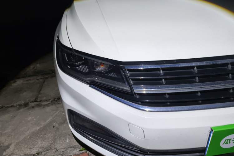 Used Volkswagen Bora 2020 1.5L Automatic Elite Version Right Front Headlight