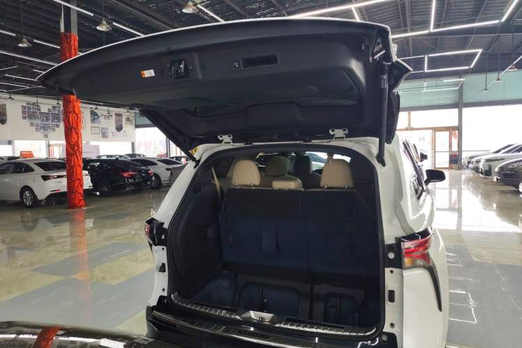 Used Toyota Granvia 2023 2.5L Hybrid Prestige PLUS Edition
