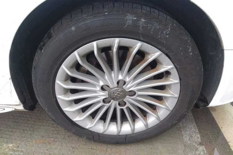 Used Audi A4L 2016 35 TFSI Collector's Edition Automatic Standard Model Right Front Wheel Hub