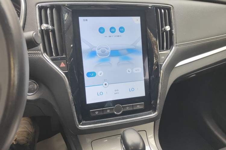 Used Roewe RX5 2019 20T Two-Wheel Drive Automatic Ali Smart Connectivity Platinum Edition Audio And AC Panel