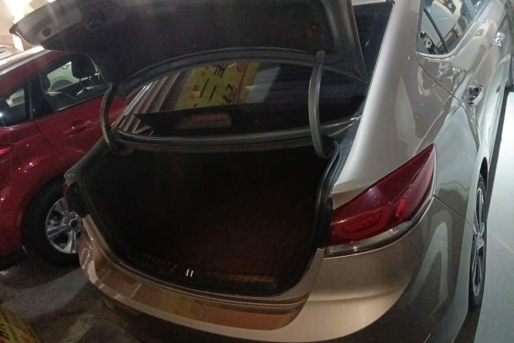 Used Hyundai Elantra (6th Generation / Lingdong) 2016 1.6L Automatic ZhiXuan · Luxury Version Trunk