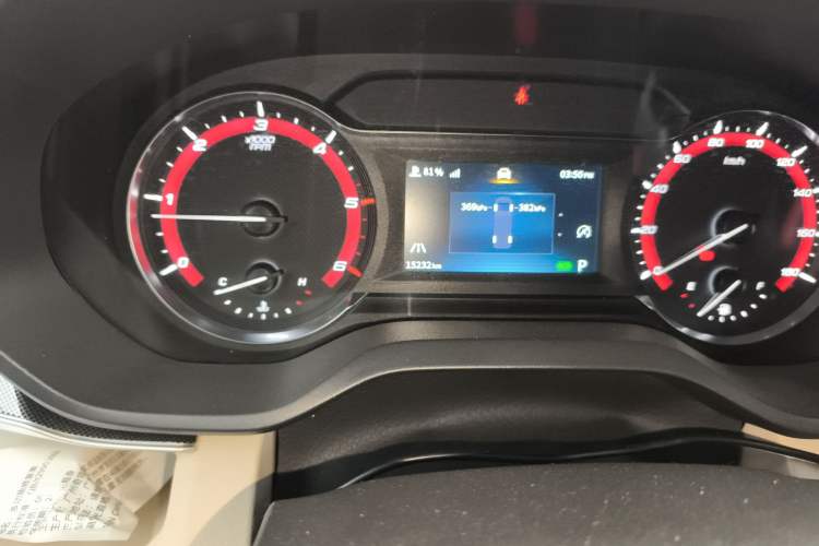 Used SAIC MAXUS Xintu V90 2020 2.0T AMT Yunjie Edition Front-Wheel Drive Rear Single Tire Short Wheelbase High Roof 6-Seater
