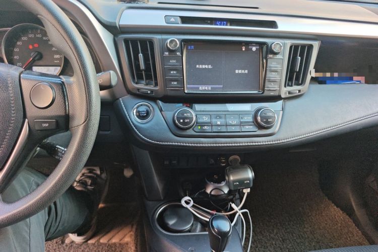 Used Toyota RAV4 2019 2.0L CVT Two-Wheel Drive Luxury Version China VI Standard