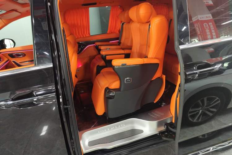 Used SAIC MAXUS G90 2023 2.0T Starry Seven-Seater
