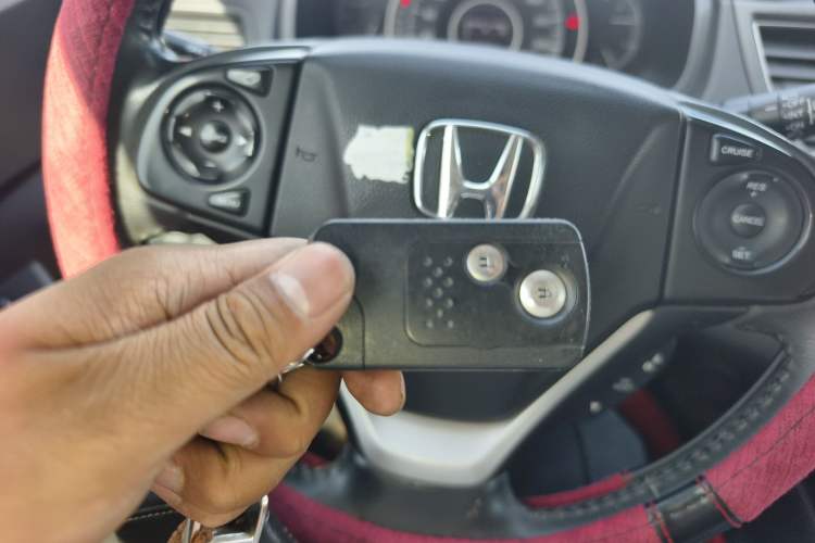 Used Honda CR-V 2012 2.4L four-wheel drive luxury version Vehicle Key