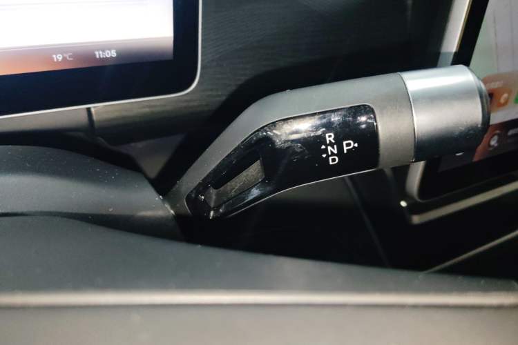 Used Geely Galaxy LEVC L380 2024 100 kWh 6-Seater Two-Wheel Drive Air
