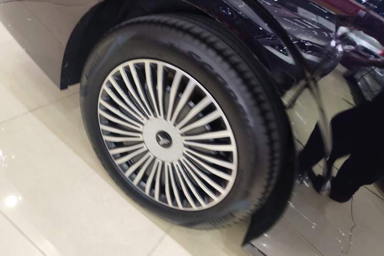 Used VOYAH Dream 2025 PHEV Four-Wheel-Drive Flagship Kunpeng Edition Exterior 5