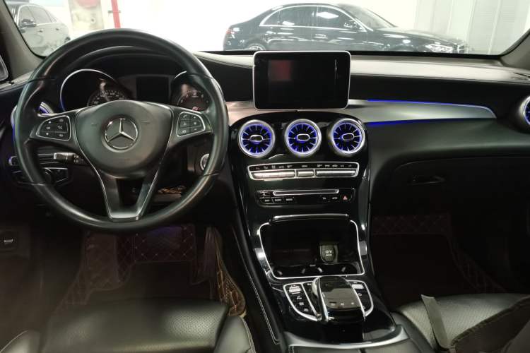 Used Mercedes-Benz GLC Coupe 2019 GLC 200 4MATIC Coupe SUV Center Console