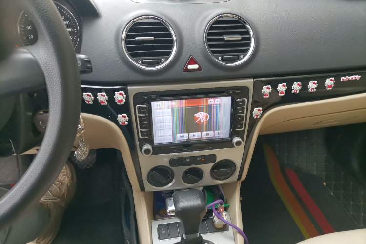 Used Volkswagen Lavida 2011 1.6L Automatic Premium Edition Audio And AC Panel