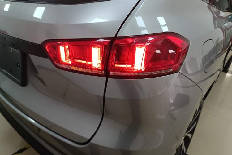 Used Wey VV7 2017 2.0T Ultra-Luxury Version Right Rear Taillight