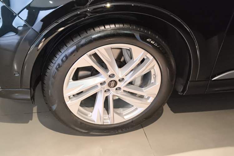 Used Audi Q7 2023 45 TFSI quattro S line Sport model