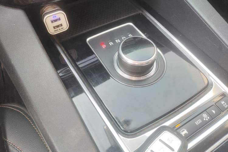 Used Jaguar F-PACE 2016 2.0T Two-Wheel Drive Urban Luxury Edition