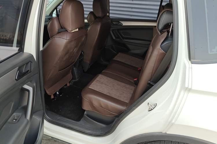 Used Volkswagen Tiguan L 2018 330TSI Automatic Two-Wheel Drive Luxury Edition Left Rear Seat