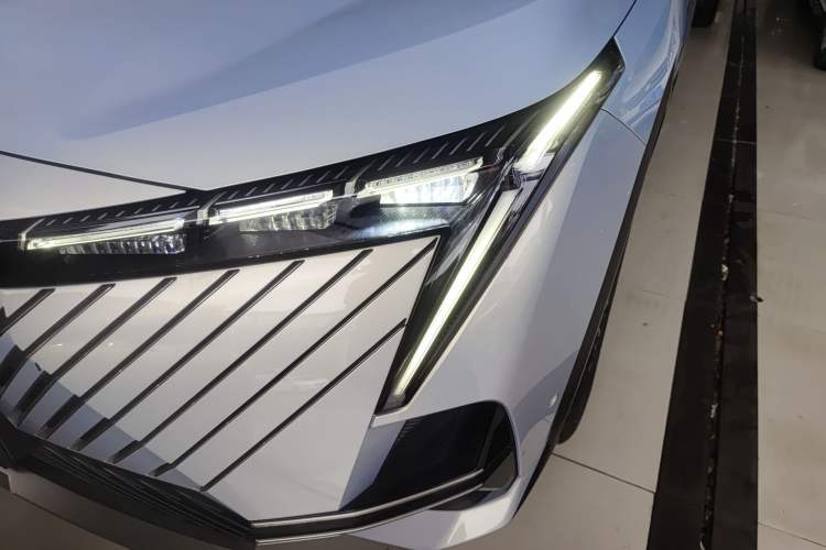 Used GAC Trumpchi EMKOO 2022 2.0T Neutron Star Max Edition Left Front Headlight