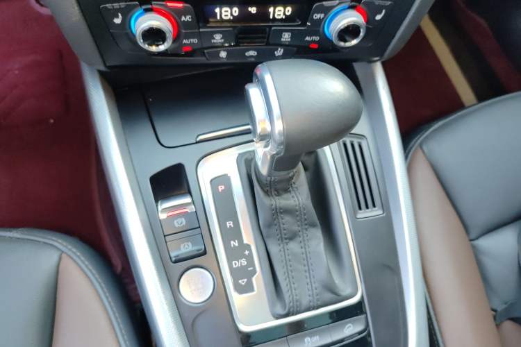 Used Audi Q5 2018 Collector's Edition 40 TFSI Technology Model
