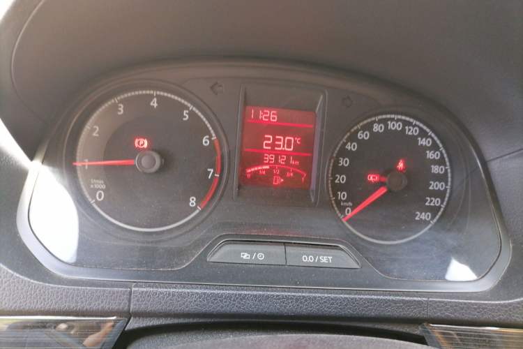 Used Volkswagen Jetta 2017 1.5L Manual Fashion Edition Odometer Close Up